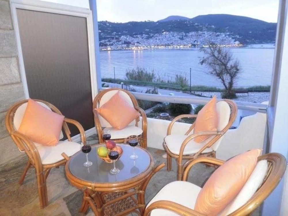 Karavos Sea View Apartments Skopelos Exterior foto